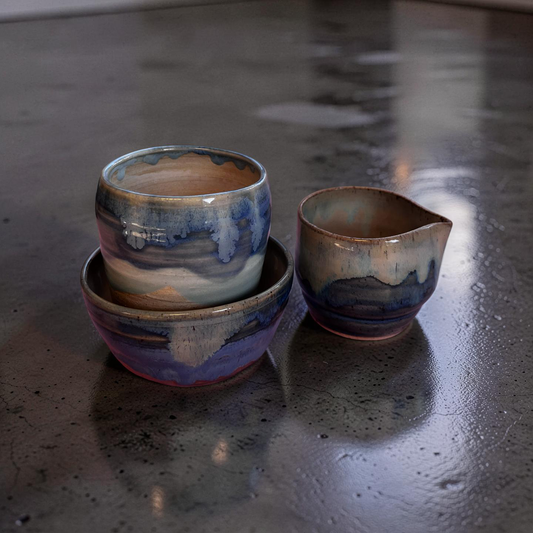 Unika sæt med kop, mælkekande og skål - Havblå nuancer