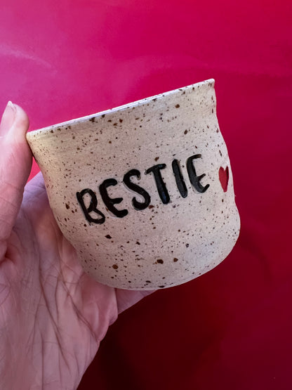 Unika keramik kop - Bestie i lyserøde nuancer