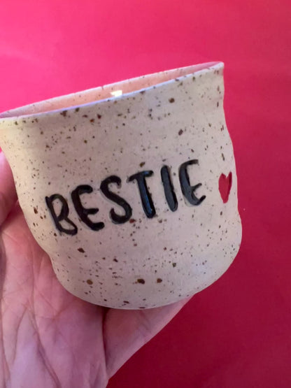 Unika keramik kop - Bestie i lyserøde nuancer