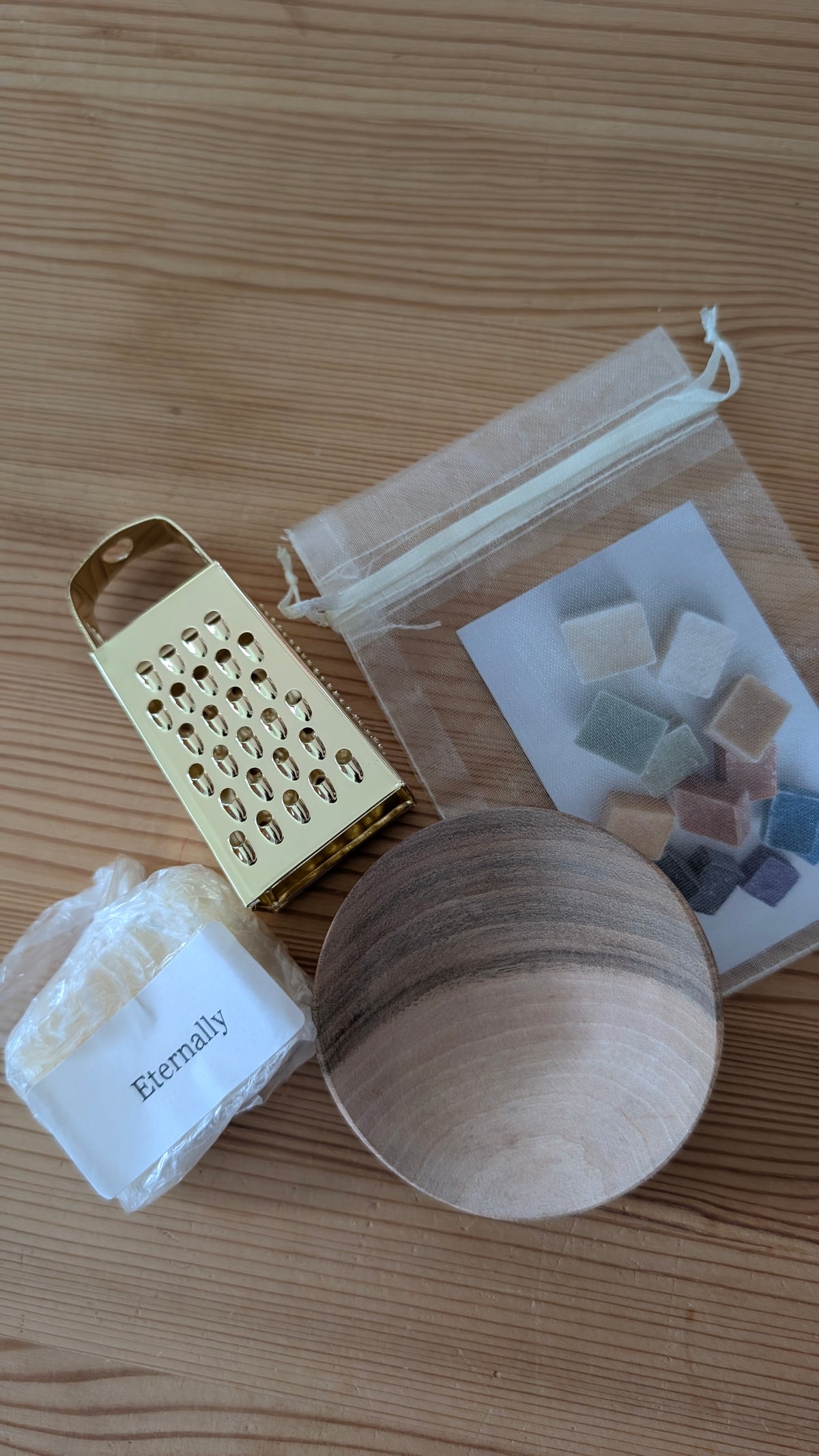 Duftblok, rivejern og skål "sampak" 🌸