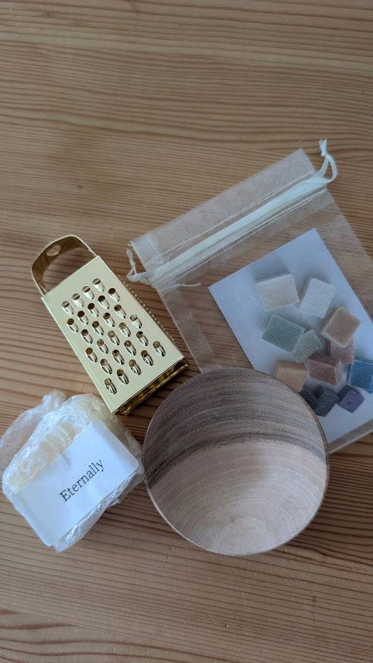 Duftblok, rivejern og skål "sampak" 🌸
